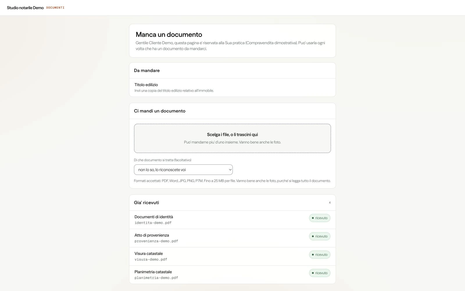 Notaio: Il cliente consulta i documenti mancanti, invia nuovi file e vede quelli già ricevuti dallo studio. Interfaccia con dati dimostrativi.